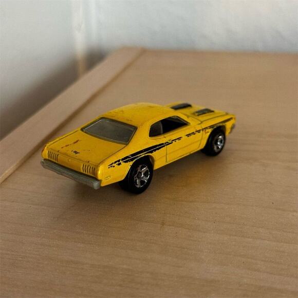 Y2K Hot Wheels 2009 1971 Dodge Demon Yellow 1:64 Diecast Model Car - Picture 5 of 9